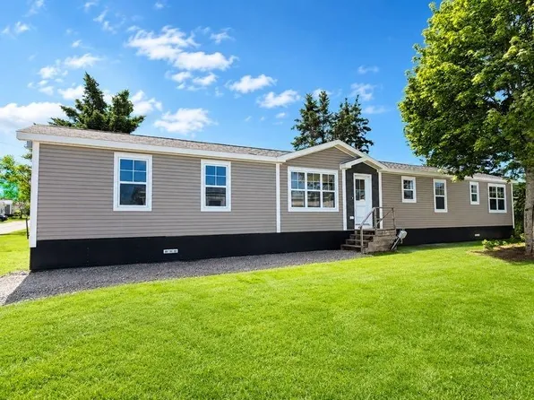 15 Wolfe Ave, Cornwall, PE C0A 1H5