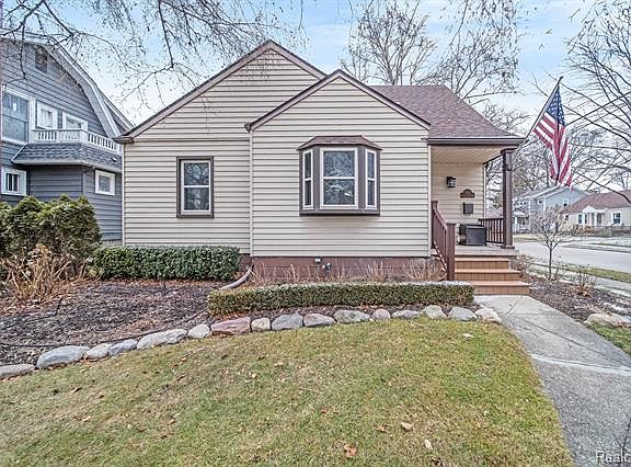 2nd image of 902 Orchard Grove Dr