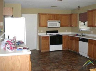 104 Hickory Rd, Bullard, TX 75757