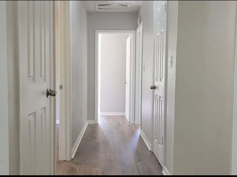 1092 NW Ashley St — Photo 5