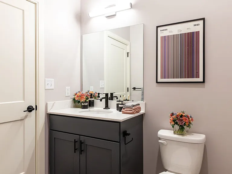 The Residence at 1555 Elm — Photo 28