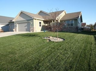 333 Stonehaven Dr, Sun Prairie, WI 53590