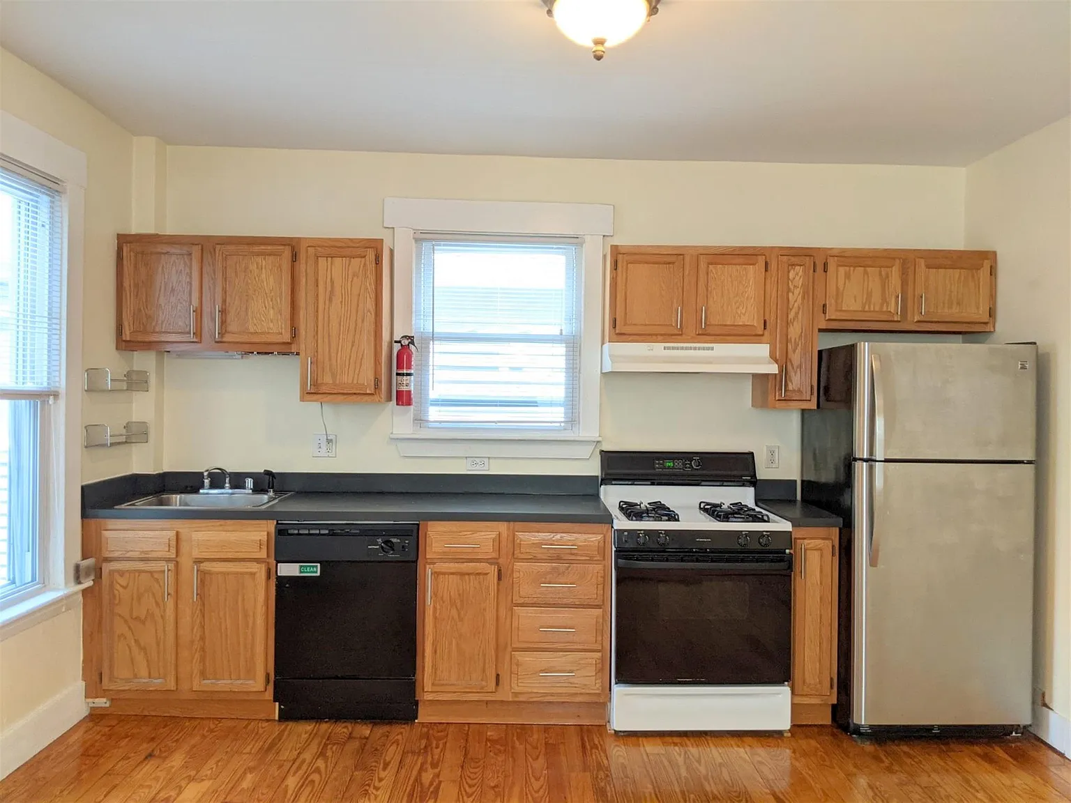 2 bed, $3,300 — Photo 2