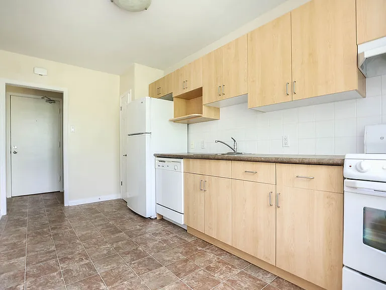 825 Corydon Ave — Photo 28