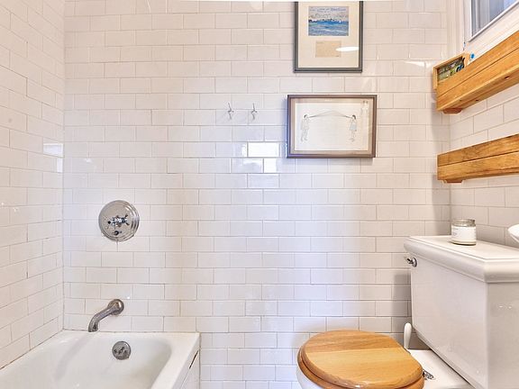 5th image of 30 Willow Pl APT 5
