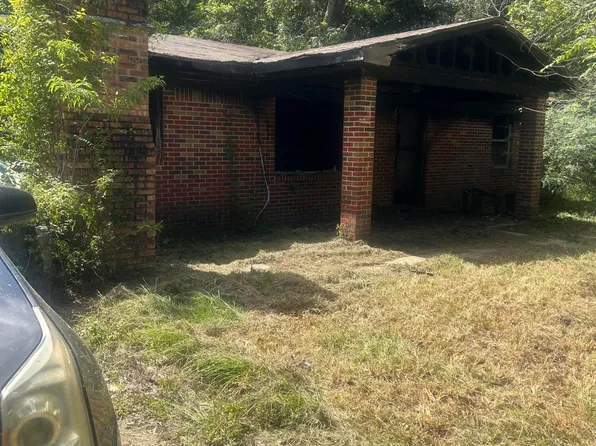 5318 Gregory St, Moss Point, MS 39563