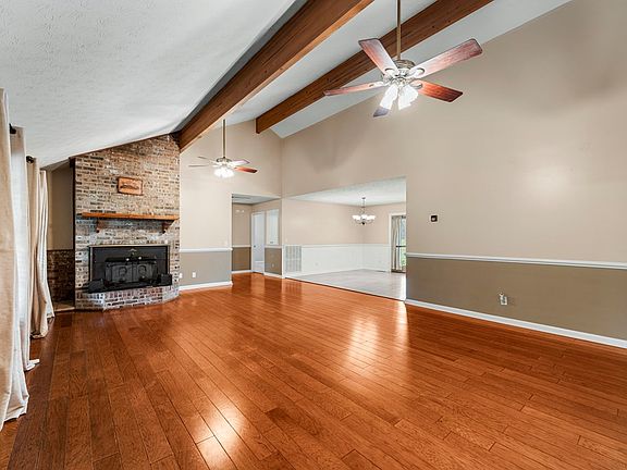 4th image of 1588 Ridgeway Rd