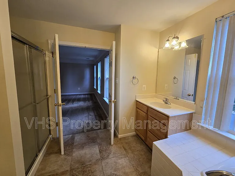 832 Fox Den Rd — Photo 34