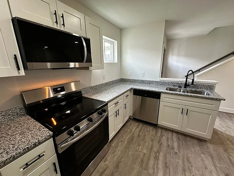 Sedalia Townhomes — Photo 6