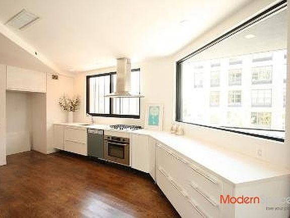 4th image of 93 Metropolitan Ave Unit 4B