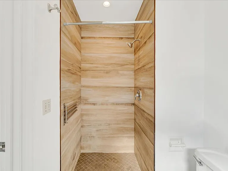 18620 Burbank Blvd #104 — Photo 8