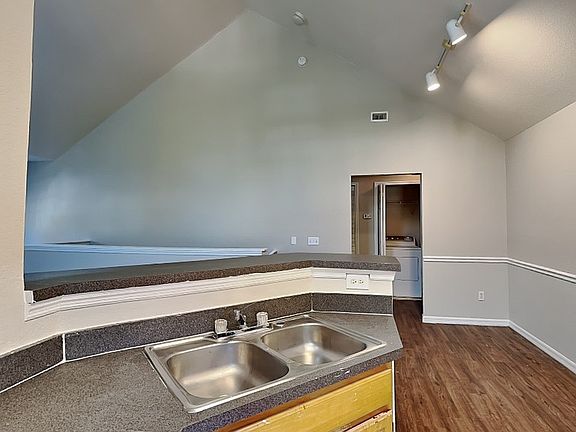 3rd image of 3391 Parkchester Square Blvd APT 202
