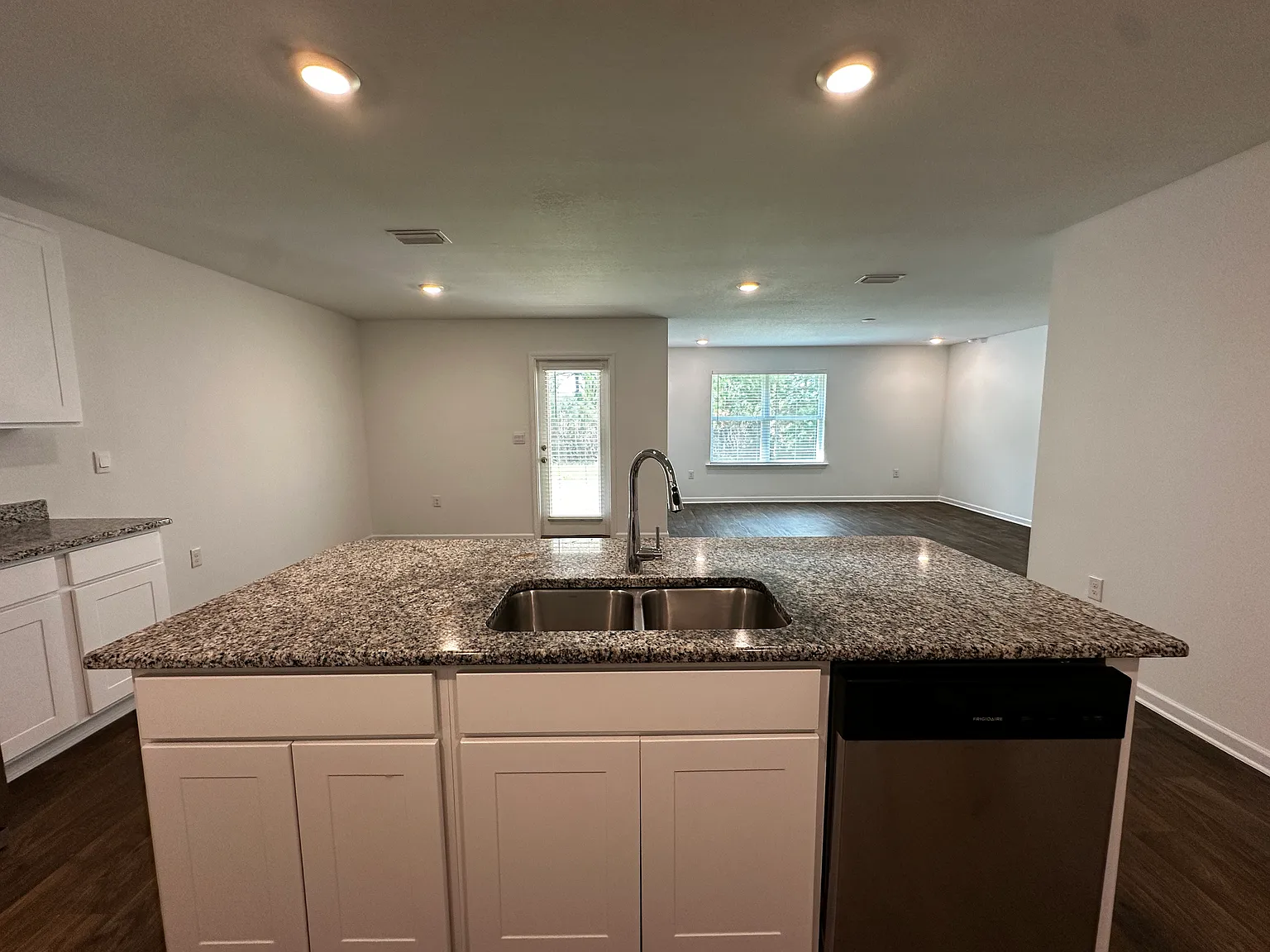 Available Now! 4 Bed / 2 Bath In Daphne's Oldfield Subdivision! — Photo 3