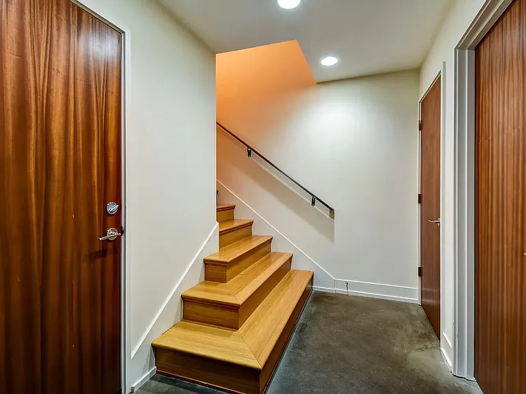 215B 12th Ave E #B — Photo 44