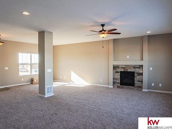 3rd image of 4945 N 206th St