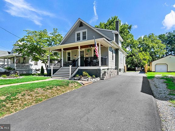 3rd image of 151 Cedar Ave