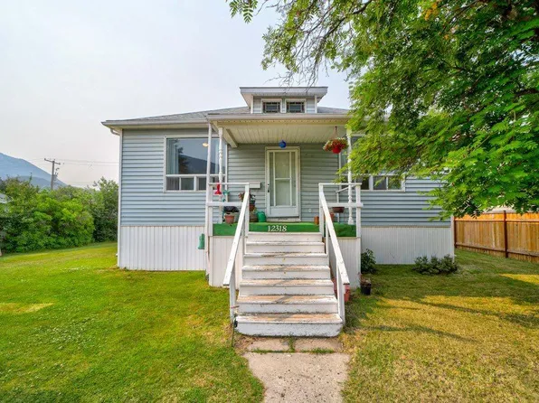 12316 N 21st Ave, Crowsnest Pass, AB T0K 0E0