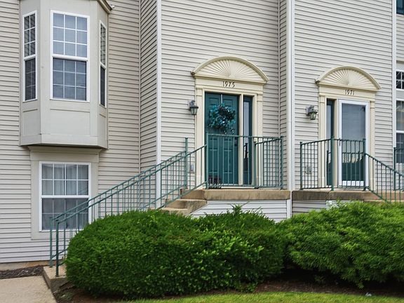 2nd image of 1975 Grandview Pl