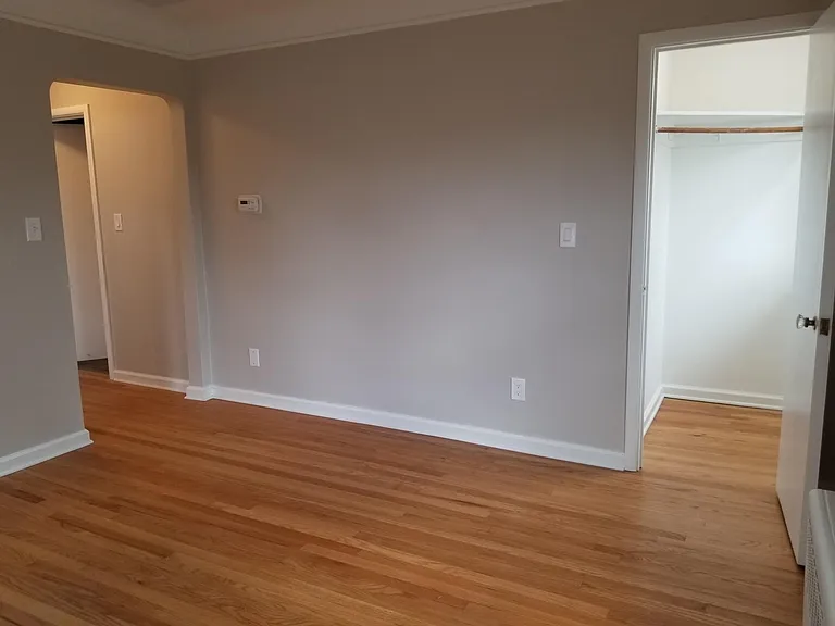 324 E 3rd St #3 — Photo 6