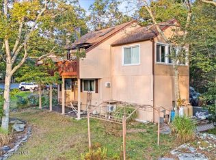 150 Dover Dr, Bushkill, PA 18324