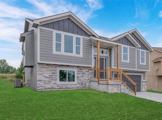 202 Elissa Dr, Raymore, MO 64083