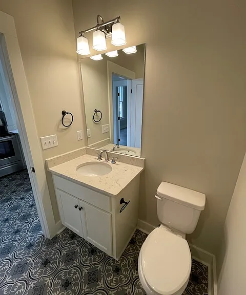 1121 Columbus St — Photo 8