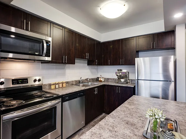 485 Parkside Dr — Photo 5