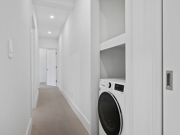 4th image of 301 W 22nd St APT 6