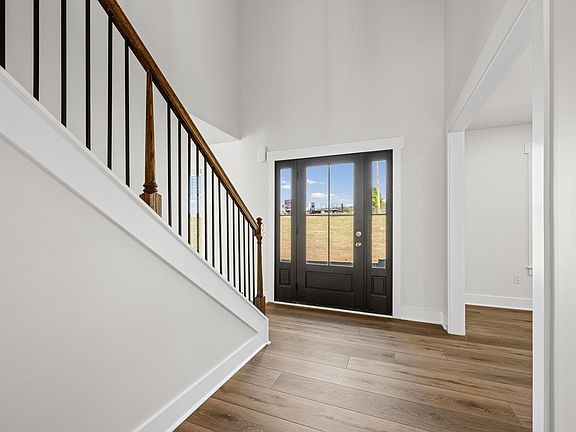 5th image of 102 Ellison Dr