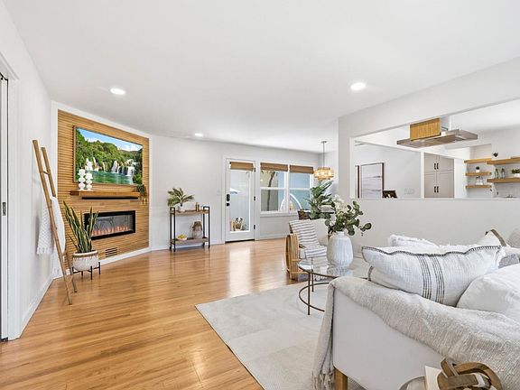 3rd image of 3052 Elda Ln