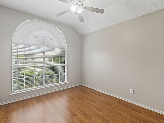 4th image of 300 Thomas Dr