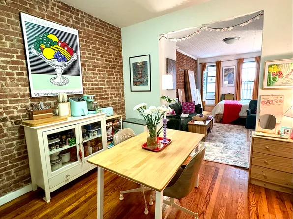 1748 1st Avenue image 1 of 5