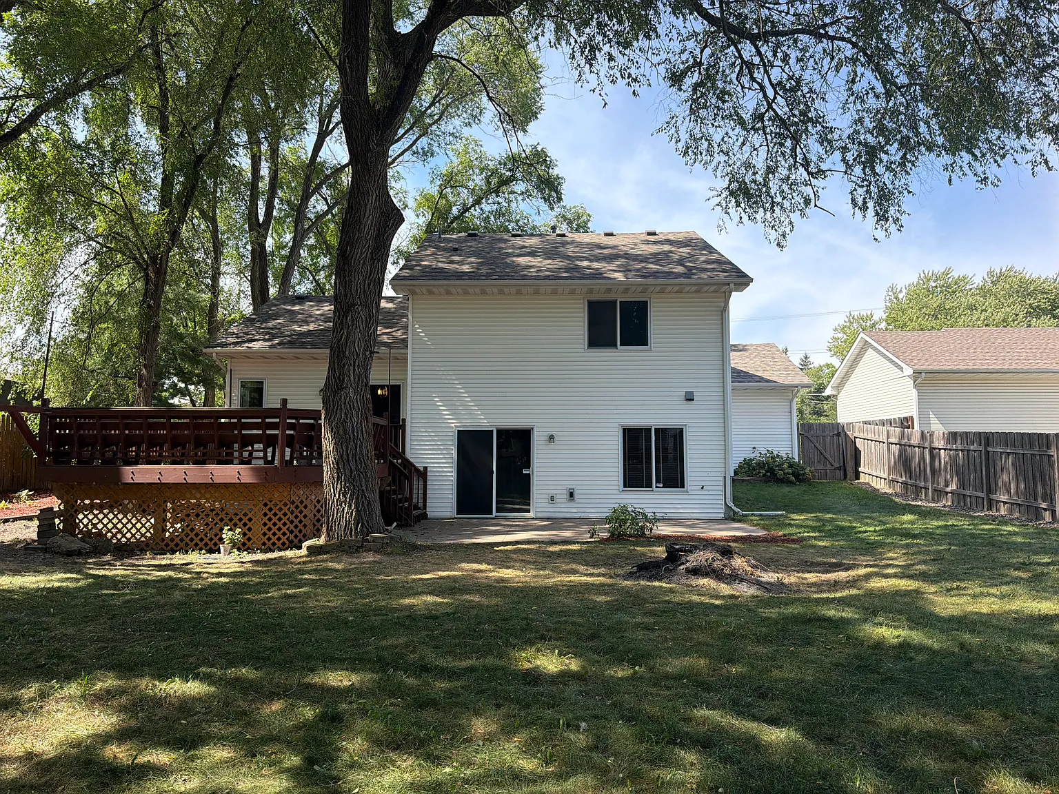 3 bed, 2307 sqft, $3,000 — Photo 2