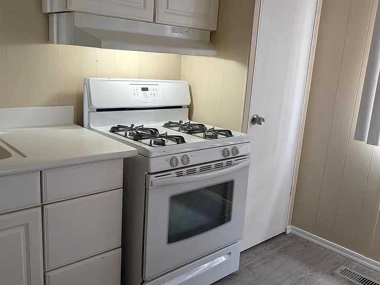 2130 E Devlin Ave — Photo 4