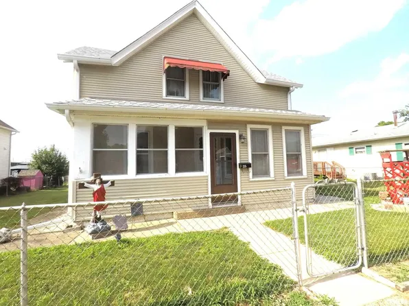 215 4th Ave, Moline, IL 61265