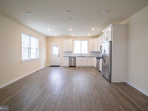 4th image of 2063 Dickinson St Unit A