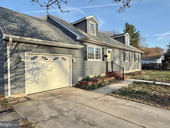 4th image of 8 Woodside Pl