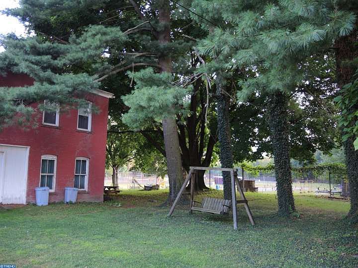 2nd image of 33 Mill St