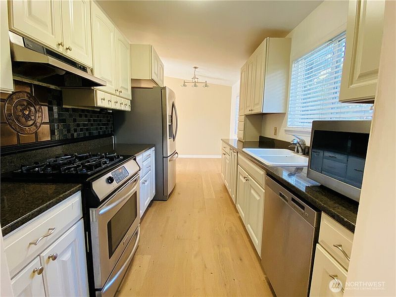 4th image of 10231 NE 24th Street