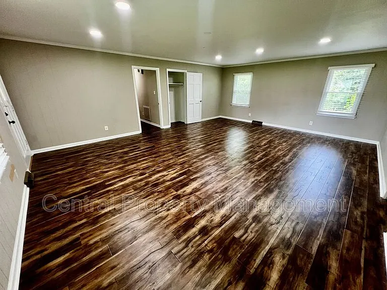 103 Newman Dr — Photo 4