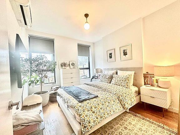 4th image of 137 Nelson St #1B