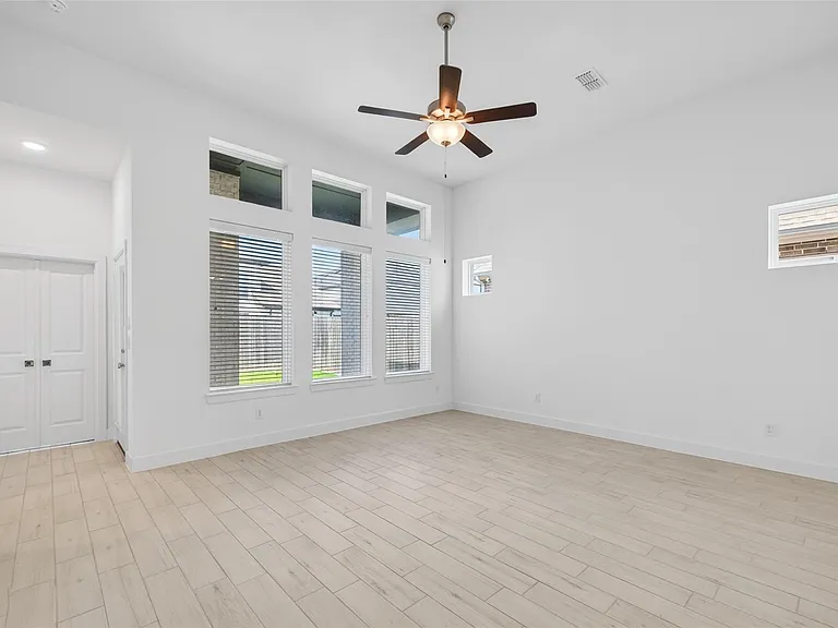 211 Amaranth Way — Photo 13