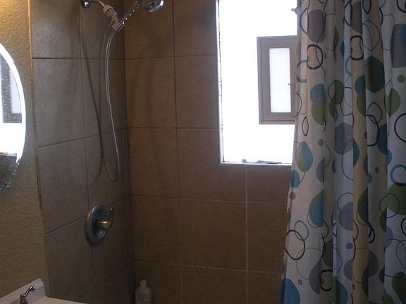 5th image of 4714 Woodend Ave