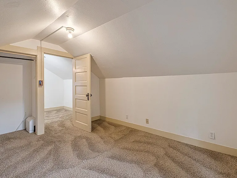 623 E Main St — Photo 29
