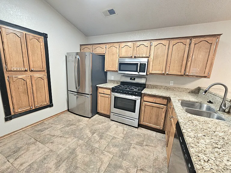 2602 Lonnie Ln — Photo 7