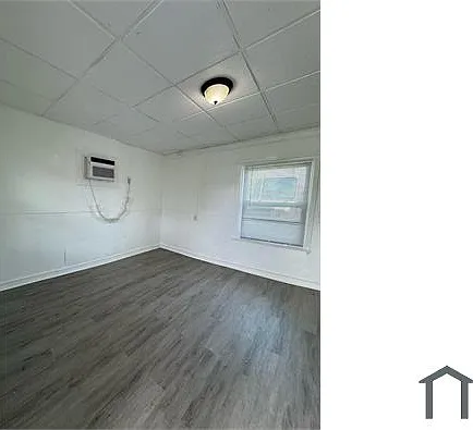 Studio, 200 sqft, $1,300 — Photo 4