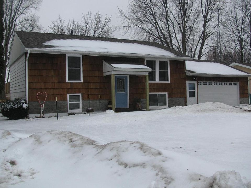 1st image of 21 Clover Ln