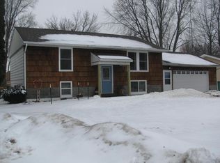 21 Clover Ln, Milford, IA 51351