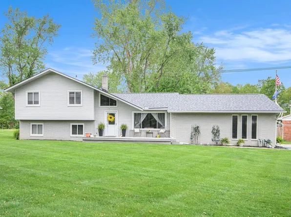 3488 Hilton Estates Dr, Brighton, MI 48114