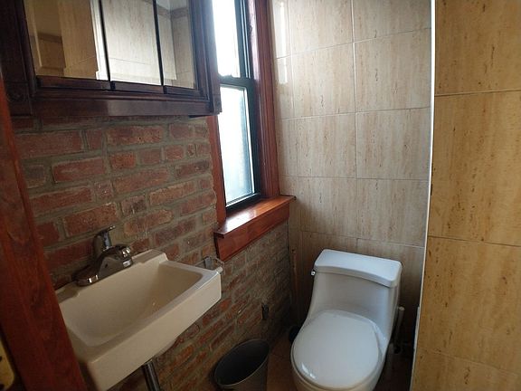 5th image of 424 E 13th St APT 27